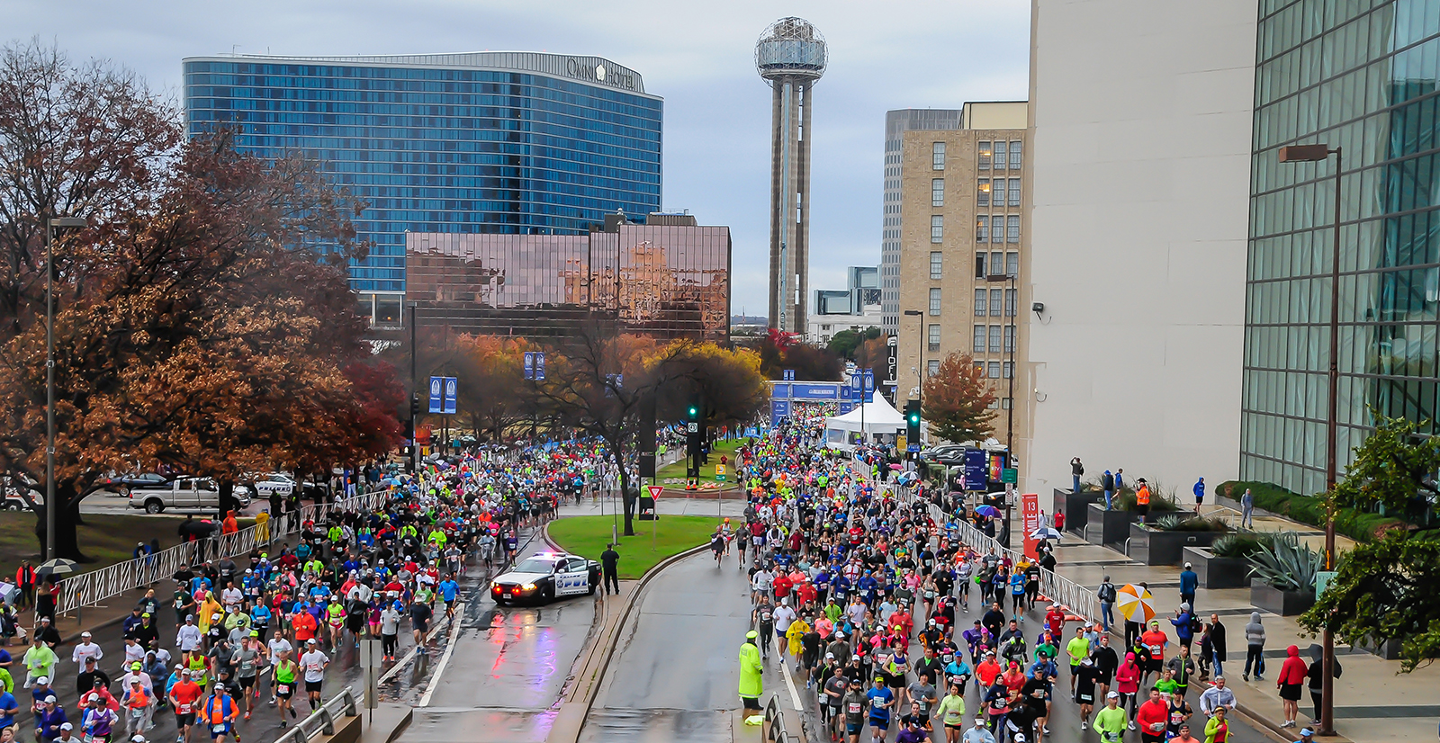 Dallas Marathon runners in downtown Dallas